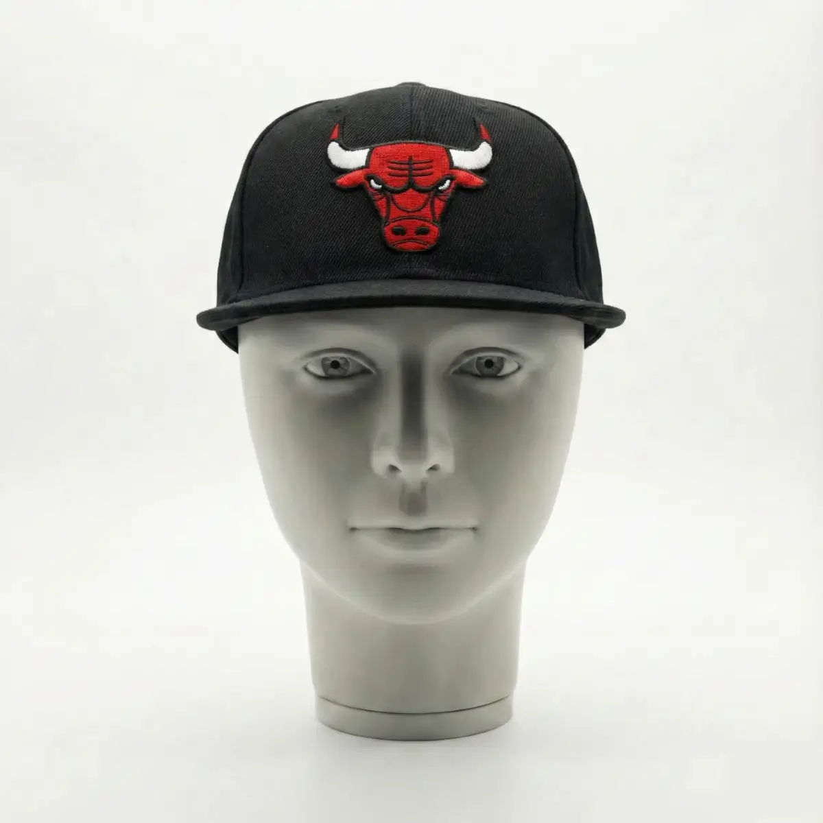 Chicago Bulls Black Snapback – Embroidered